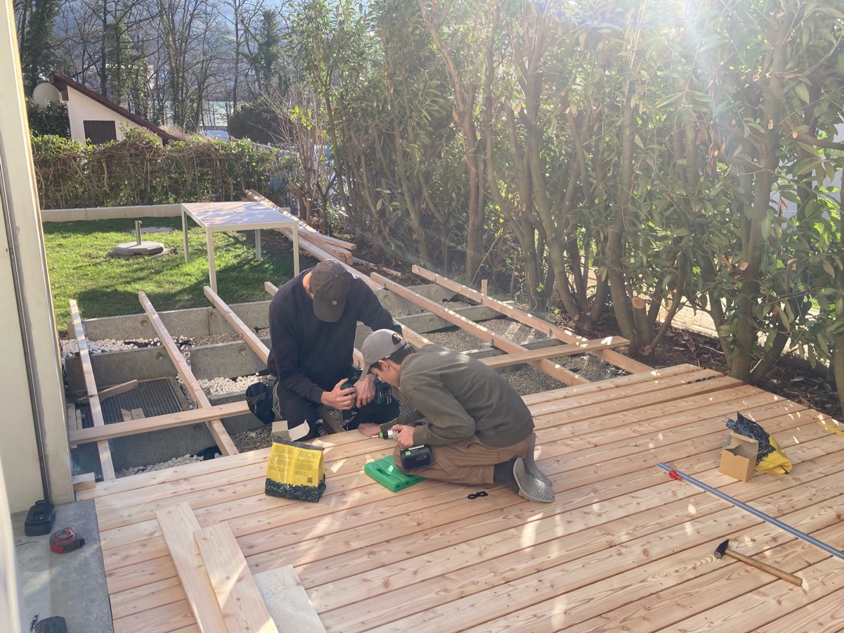 Beplankung der Unterkonstruktion mit Lärche