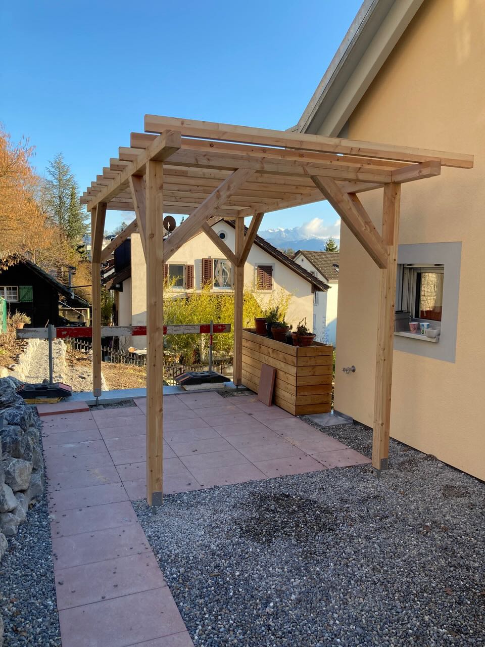 Die aufgerichtete Pergola
