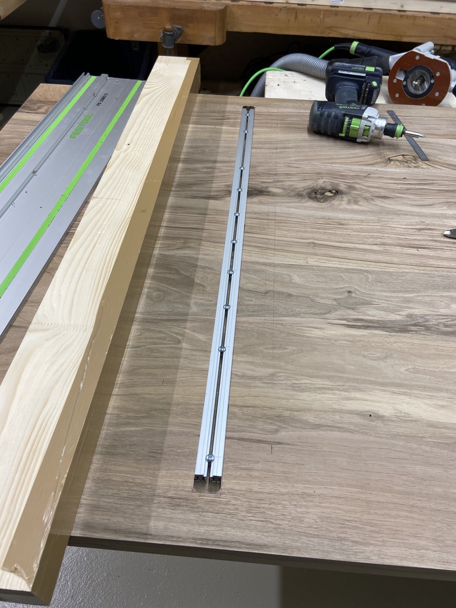 Die eingelassene Gratleiste