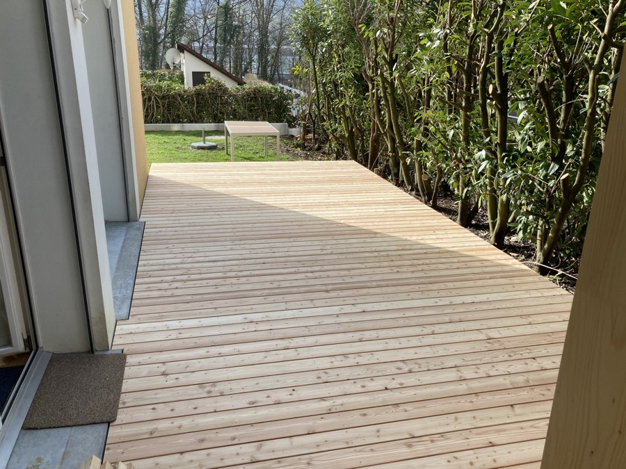 Fertig verlegt mit den rohen Lärchen Brettern