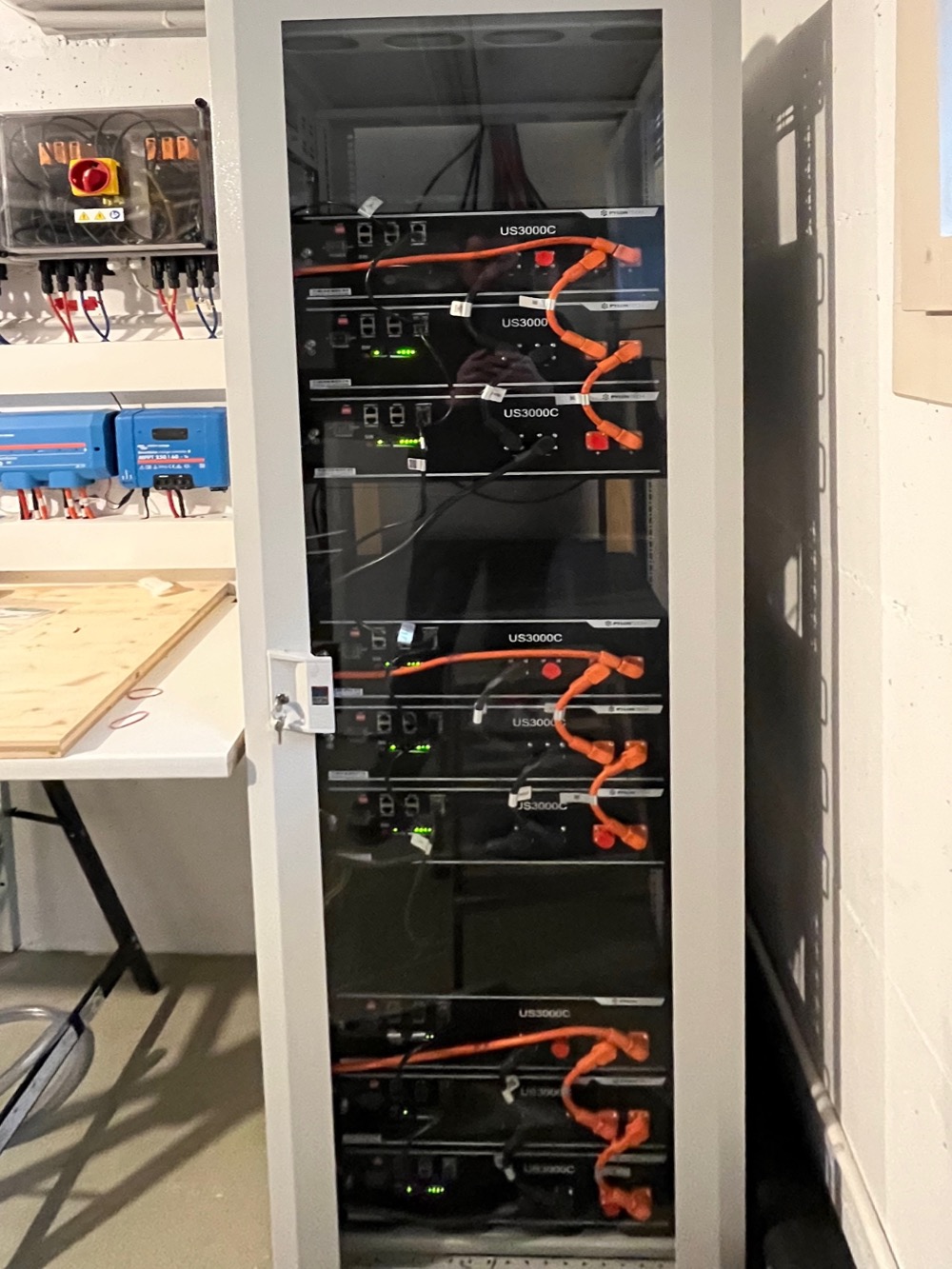 daneben der energiespeicher